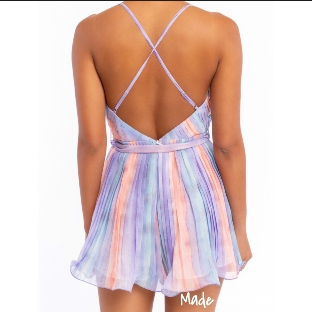 ✨ NWT Luxxel Pastel Pleated Romper | Size Small | Boutique ✨ - Picture 3 of 5